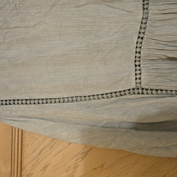 Be Boho olive green batwing sleeved top in a size medium with sheer lattice desi - Picture 8 of 10